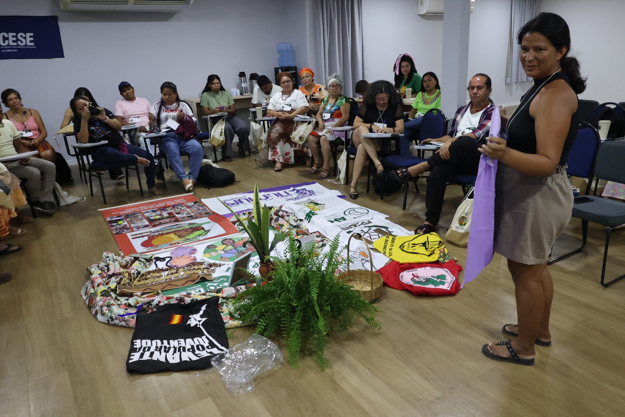 Leia mais sobre o artigo Lideranças sociais e religiosas participam de encontro ecumênico que visa o enfrentamento do preconceito religioso e racial